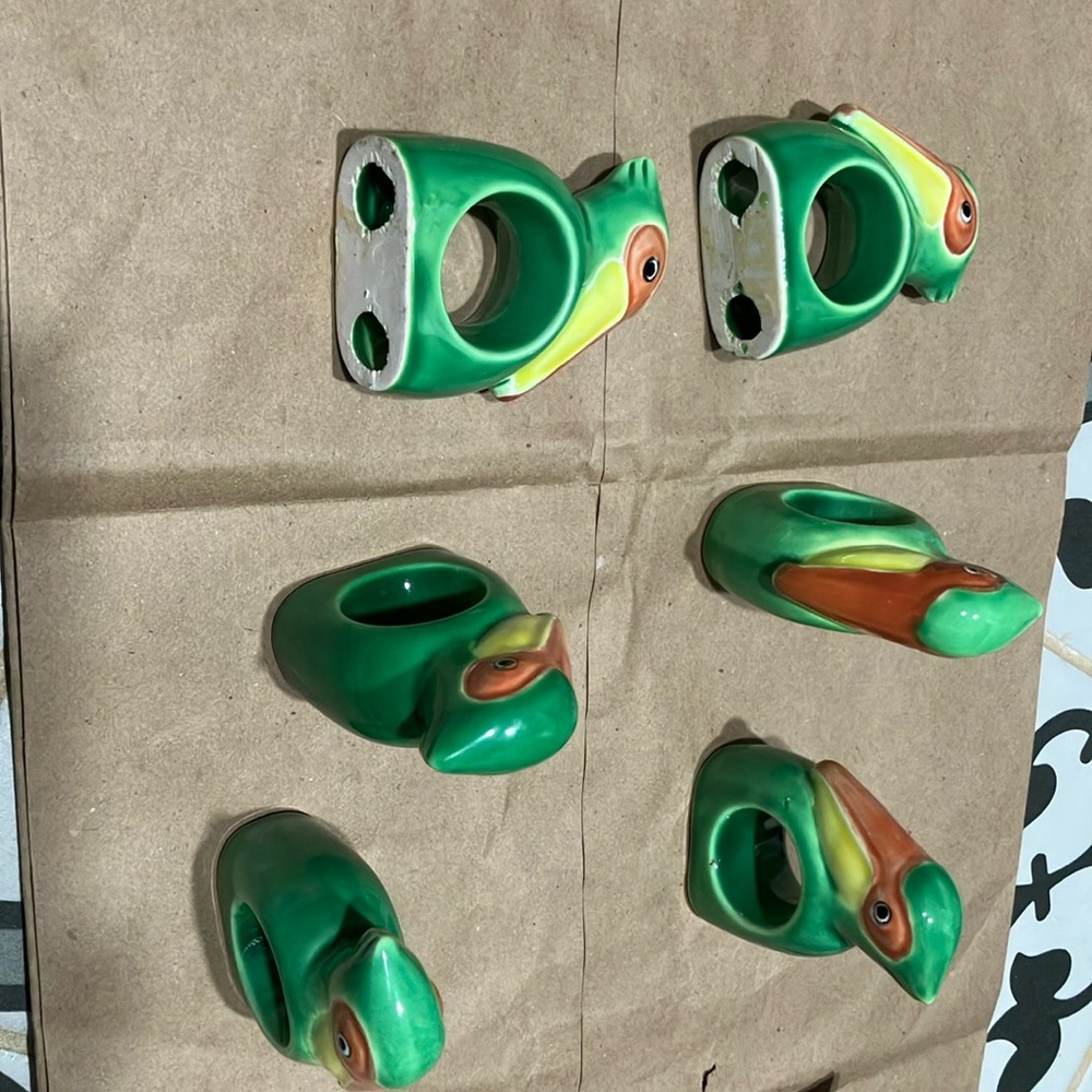 Ceramic green tucán napkin holders